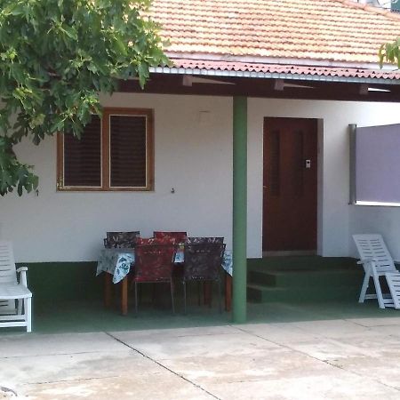 House " Bond " Villa Тисно Екстериор снимка